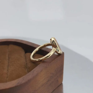 Bague de fiançailles solitaire en or 14 carats avec diamant de laboratoire de forme marquise rose vif fantaisie de 1 carat, sertie en bélière, classique pour femmes - Product Image 3