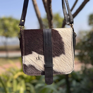 Bolso de cuero de piel de vaca Nuevo diseño Sling Bag Gypsy Boho Hair On Hide Fur Vintage Bolso de estilo occidental hecho a mano Bolsos de usos múltiples - Product Image 1