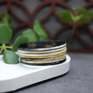 Accesorios de moda versátiles hechos a mano Pulseras de cuerno hipoalergénicas exclusivas Brazaletes Superficie pulida diseñada - Product Image 3