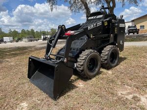 รถตักล้อยาง KRT Equipment Compact Track S 900 HD รุ่น ST 900 HD รับน้ำหนักได้ 1,102 ปอนด์ กำลัง 25 แรงม้า ปั๊มประสิทธิภาพสูง - Product Image 3