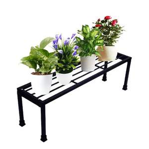 Elegante soporte de flores de metal de hierro Vintage para entrada de jardín líneas elegantes para espacios formales - Product Image 1
