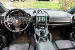 Porsche Cayenne 2013 d'occasion, rare, boîte manuelle 6 vitesses, moteur V6, transmission intégrale, 1 propriétaire - Product Image 4