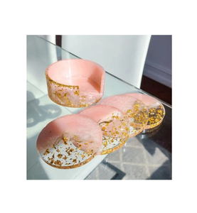 Posavasos de resina geométricos de diseño hecho a mano para tapetes de café y almohadillas de color en entornos domésticos contemporáneos - Product Image 1