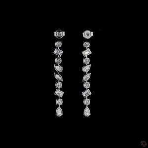 Boucles d'oreilles créoles élégantes de style floral pour femmes en or blanc 14 carats avec diamants de laboratoire - Product Image 4