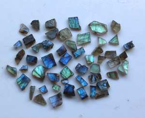 Pierre précieuse Labradorite multicolore Pierre de sculpture de créateur Cristal fait main en mélange de formes et de tailles pour la fabrication de bijoux à prix de gros - Product Image 4