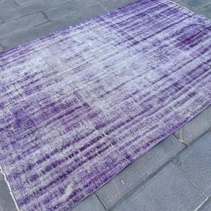Alfombra Turca de 5.6x8.8 pies, Alfombra Vintage, Alfombra a Rayas Morada y Gris - Product Image 3