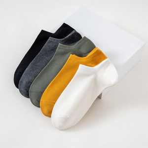 Calcetines deportivos unisex de poliéster de alta calidad con estampado de gimnasio antibacteriano personalizado bordado Casual Crew hombres disponibles negro antideslizante - Product Image 1