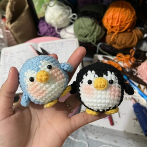 Llavero de pingüino bebé personalizable, Mini pingüino de punto de ganchillo con técnica de tejido ligero, regalo perfecto de Vietnam - Product Image 4