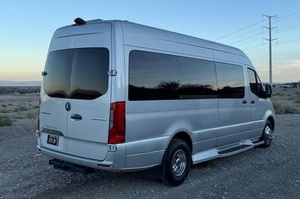 Mercedes-Benz Sprinter 3500 2019, la Camioneta Ejecutiva Más Vendida, Diseño Midwest Automotive, Motor Turbodiésel V6, Techo Alto - Product Image 3