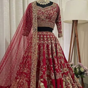 ชุดเดรสผ้าไหมงานแต่งงาน2024พราวชุดเดรสยาวสำหรับเจ้าสาวเสื้อเบลาส์ลีฮิงกาประดับด้วยงานเย็บปักถักร้อยไข่มุกสีเข้ม - Product Image 1