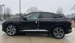 Auto Usado en Excelentes Condiciones, <span class=keywords><strong>Audi</strong></span> Q4 <span class=keywords><strong>e</strong></span>-<span class=keywords><strong>tron</strong></span> <span class=keywords><strong>Sportback</strong></span> Premium Plus <span class=keywords><strong>55</strong></span> quattro SUV 2025, Envío a Todo el Mundo - Product Image 4