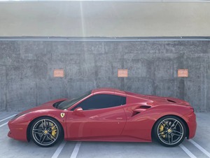 Ferrari 488 Spider Convertible 2018, Certificado, Limpio y en Buen Estado, Motor Turbo de 8L, Neumáticos R17/R20, Asientos de Cuero, Ligero, para Paseos - Product Image 3