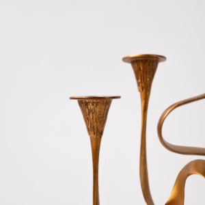 เชิงเทียนโลหะสไตล์โบราณดีไซน์หรูหราสำหรับวางกลางโต๊ะของตกแต่งบ้านที่จัดแสดงและให้เป็นของขวัญจากอินเดีย - Product Image 6