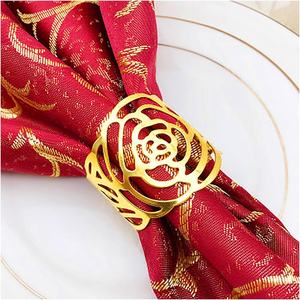 Lujoso anillo de servilleta chapado en oro floral para decoración boda y fiesta de verano servilletero de mesa de comedor de Metal almacenado - Product Image 1