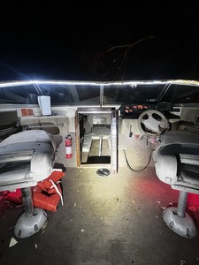 Yacht Bateau ChrisCraft V8 Mercruiser 260 Moteur King Size Lit Runs & Drives - Product Image 4