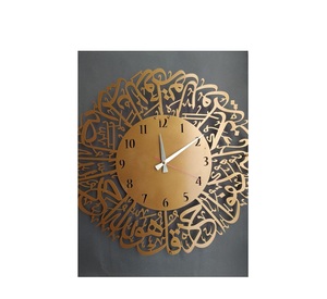 Horloge murale en fer forgé noir de style industriel avec design surdimensionné pour les intérieurs d'inspiration loft, ferme et vintage - Product Image 1