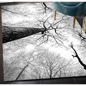 Alfombra de árbol en blanco y negro: Alfombra de entrada con vista al bosque, alfombra suave no tejida - Product Image 3