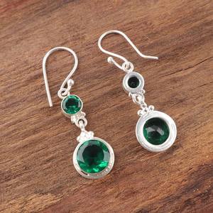 Boucles d'oreilles clous en argent sterling vert émeraude, faites à la main, bijoux de naissance de mai, cadeau élégant pour femme, plaqué or, occasion de fête - Product Image 3
