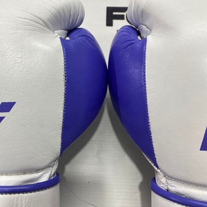 Guantes de Boxeo de Piel Genuina Morados y Blancos para Entrenamiento de Sparring, Personalizados OEM, Cierre de Correa Profesional para Muay Thai y MMA - Product Image 5