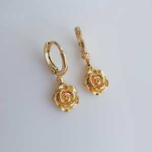 Pendientes de Aro con Dije de Rosa, Plata de Ley 925 Chapada en Oro, Estilo Vintage, Regalo para Ella, Diseño de Pendientes - Product Image 5