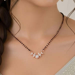 Vatika Mangalsutra Hallmark – Collier tendance en argent, or et rhodium, motif floral géométrique, pierres, diamants, moissanite, jade, perles, or - Product Image 1