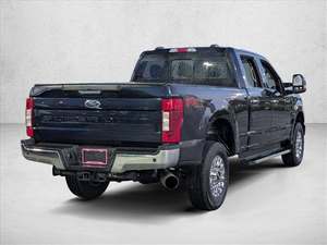EN SOLDE! Vente aux enchères par courtier pour camions d'occasion 2023 F-250 Super-Duty X-LT CrewCab 4WD à usage commercial - Product Image 5
