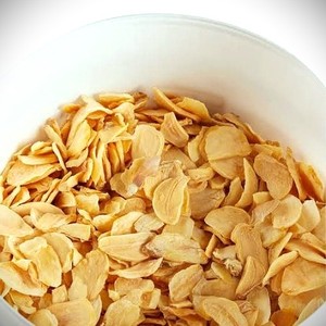 Tranches d'ail de Ceylan du Sri Lanka Agents aromatisants déshydratés pour l'ail séché en gros (Suduluunu) du Sri Lanka - Product Image 2