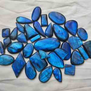 Cabochon de Labradorite multi-violette de haute qualité pierres précieuses en vrac naturelles polies pour la fabrication de bijoux - Product Image 1