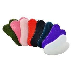 Masajeador corporal Gua Sha de Piedra Rosa de gran tamaño personalizado para fisioterapia, incluye herramienta de tablero de masaje con piedras negras, azules y blancas - Product Image 1