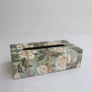 Meena Work Caja de pañuelos de resina Soporte de madera decorativo estilo amor para uso en baño y tocador - Product Image 1