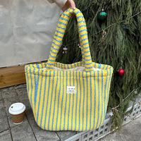 Sac Tendance 2024 nouveau automne et hiver rayé sac en peluche grande capacité sac à bandoulière à main étudiants sac de navettage