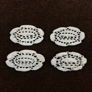 Broches de Arte de hueso en miniatura hechos a medida Piezas de declaración hechas a mano. Ideal para coleccionistas entusiastas de la moda de joyería hecha a mano - Product Image 1