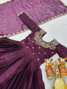 ชุดเดรส Anarkali สีน้ำเงินกรมท่าปักลายสำหรับผู้หญิง ยี่ห้อ Unity Luxure พร้อมผ้าคลุมไหล่ ชุดเดียวครบ ความยาวระดับข้อเท้า เหมาะสำหรับงานแต่งงานและงานเฉลิมฉลอง - Product Image 6