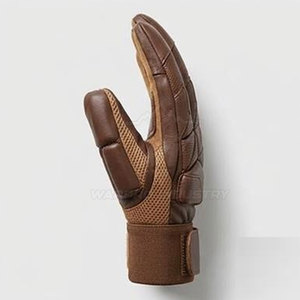 Gants de cricket en cuir cousus à la main, personnalisables, légers, confortables, design durable, adhérence optimale pour l'entraînement, les matchs et les sports - Product Image 5