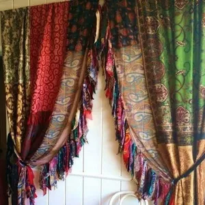 पुरानी रेशम की साड़ी कपड़े हाथ से बने पर्दे के दरवाजे की खिड़की के पर्दे