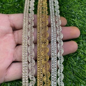 Bordure en dentelle française de luxe couture délicate cousue à la main avec détail filaire pour les voiles de robe de mariée hérités et la mode sur mesure - Product Image 5