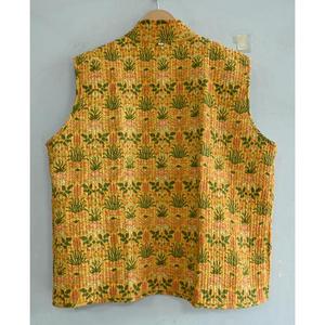 Chaqueta Chaleco de algodón con estampado floral amarillo para mujer con chaqueta sin mangas con estampado de bloques para una apariencia de fusión sobre quilates, vestidos o tops - Product Image 3
