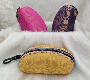 Bollywood Party Sonnenbrille Fall/Beutel | Sangeet, Mehendi, Haldi, Roka Hochzeits bevorzugungen & Shagun Geschenke für Ihn - Product Image 6
