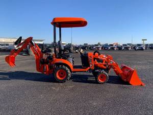 Tracteur KUBOTA M62 TLB LOADER BACKHOE d'occasion en bon état, offres à prix réduits, tracteur de 62 ch - Product Image 3