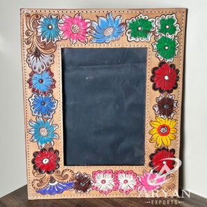 กรอบรูปหนังวัวคลาสสิกกรอบรูปทำด้วยมือที่ทนทานสำหรับการจัดแสดงบนโต๊ะและการตกแต่งผนังที่สมบูรณ์แบบสำหรับใช้ในบ้านและสำนักงาน - Product Image 1