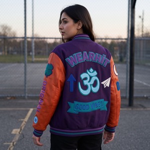 Veste universitaire en chenille toute intégrale avec patchs, en laine violette et manches en cuir orange, style Good Vibes, modèle Letterman OEM - Product Image 5
