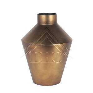 Vases à fleurs en métal de haute qualité avec des motifs géométriques pour une esthétique intérieure contemporaine et minimaliste - Product Image 3