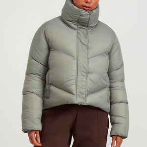 Chaqueta Acolchada de Invierno para Mujer Hecha en Pakistán, Chaqueta Personalizada con Peto, Tela Oxford, Logotipo Personalizado - Product Image 3