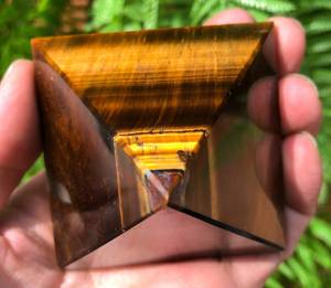 En gros Naturel Oeil De Tigre Pyramide Guérison Cristal Pierre Générateur D'énergie pour Reiki Méditation Feng Shui Décoration de La Maison - Product Image 3