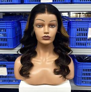 Perruque HD cheveux humains brésiliens French Curl avec mèches sur le devant Perruque de cheveux humains vierges à lacet frontal complet alignés sur les cuticules pour femmes - Product Image 3