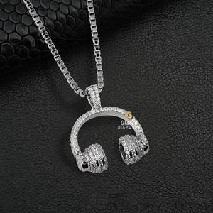 Collier pendentif casque glacé en or blanc 10kt bijoux Hip Hop avec breloque en argent diamants de laboratoire ronds et brillants - Product Image 3