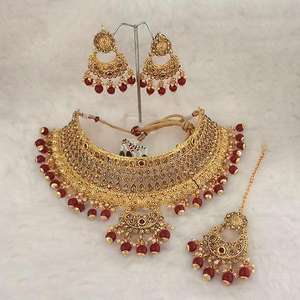 ชุดเครื่องประดับ kriaa-ลูกปัดสีน้ำตาลแดงสร้อยคอโช้คเกอร์หินออสเตรียพร้อม1113501A Maang Tikka - Product Image 1