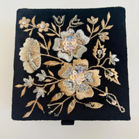 Boîte Cadeau Luxe Faite Main en Acrylique et Satin avec Broderie Florale Ange, Logo Personnalisé, ART INDIAIS EXOTIQUE pour Ramadan et Nouvel An