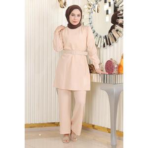 ชุดลำลองสำหรับสุภาพสตรีสำหรับใส่ทำงาน สีเบจ ประดับด้วยหิน พร้อมเข็มขัดที่เสื้อและกางเกงขายาวระดับกลาง ไซส์ XS ถึง 2XL ลายเรียบ - Product Image 1