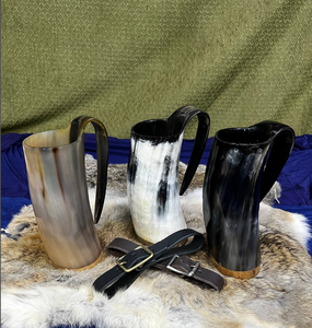 Grande tasse de corne à boire de Viking Tankard avec sangle de tasse Cadeaux de mari de bière médiévale, cadeau de couples, cadeaux de Noël - Product Image 1